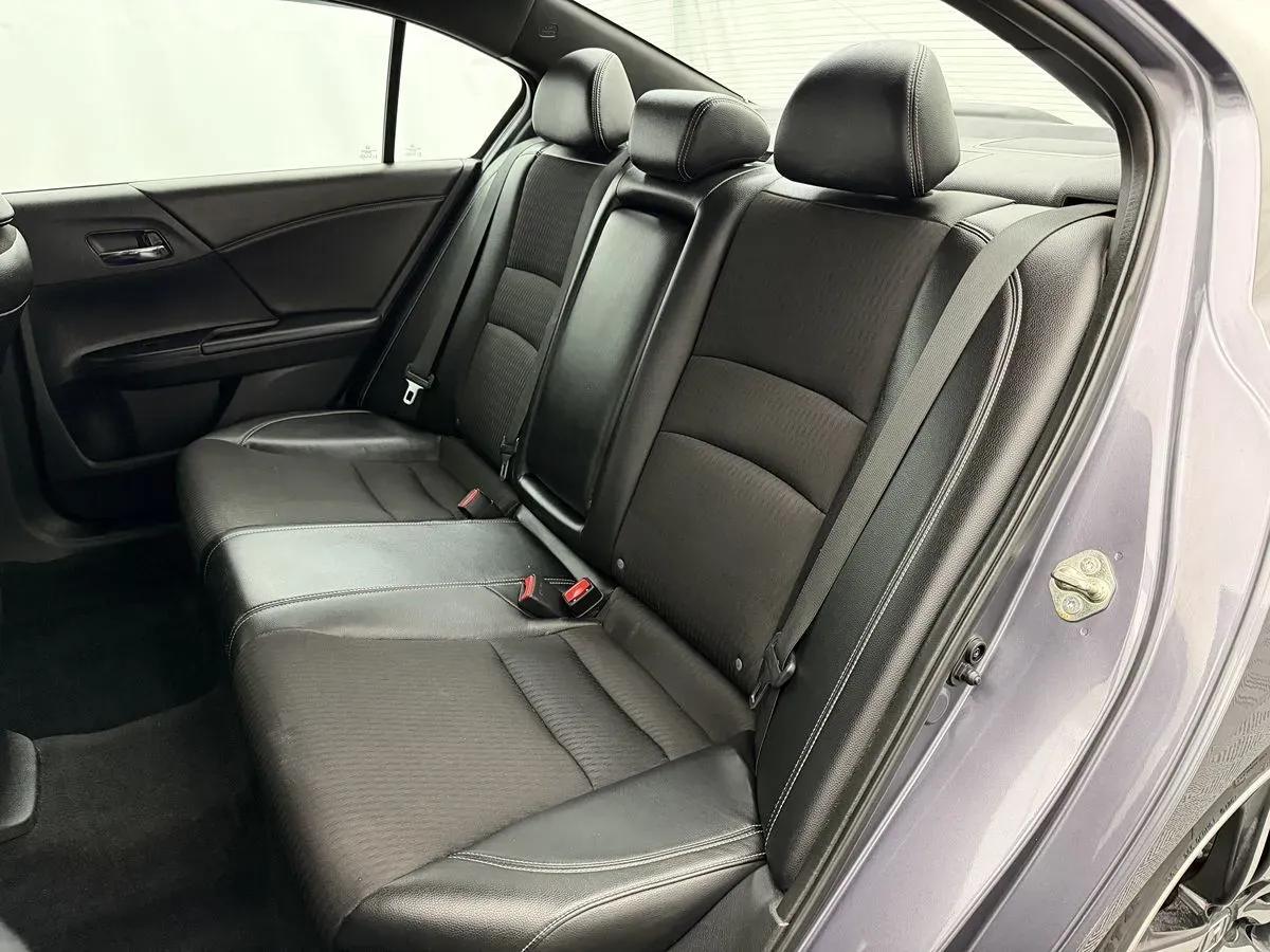 Honda Accord photo 18