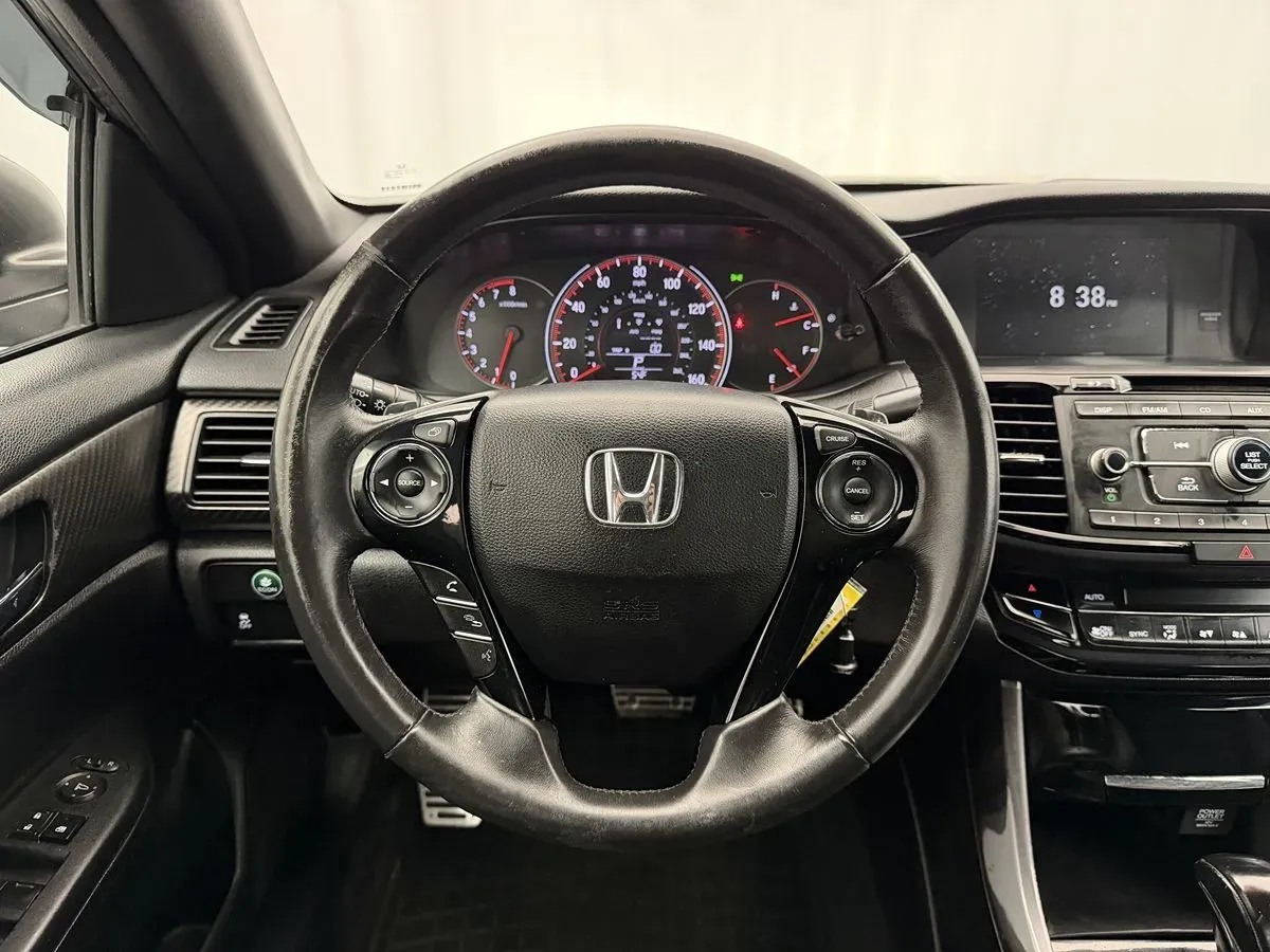 Honda Accord photo 10