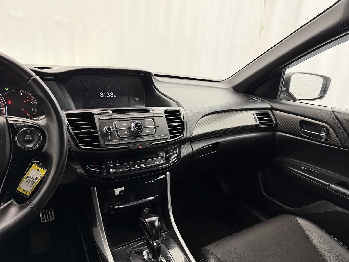 Honda Accord photo 14