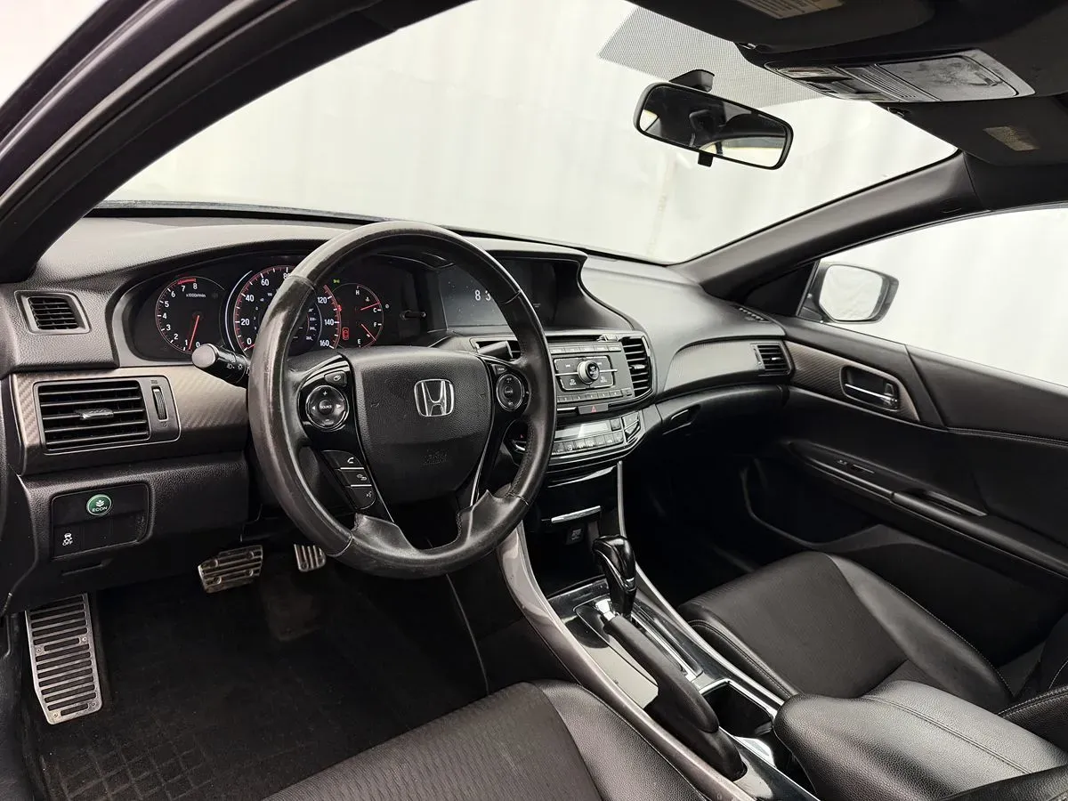 Honda Accord photo 8