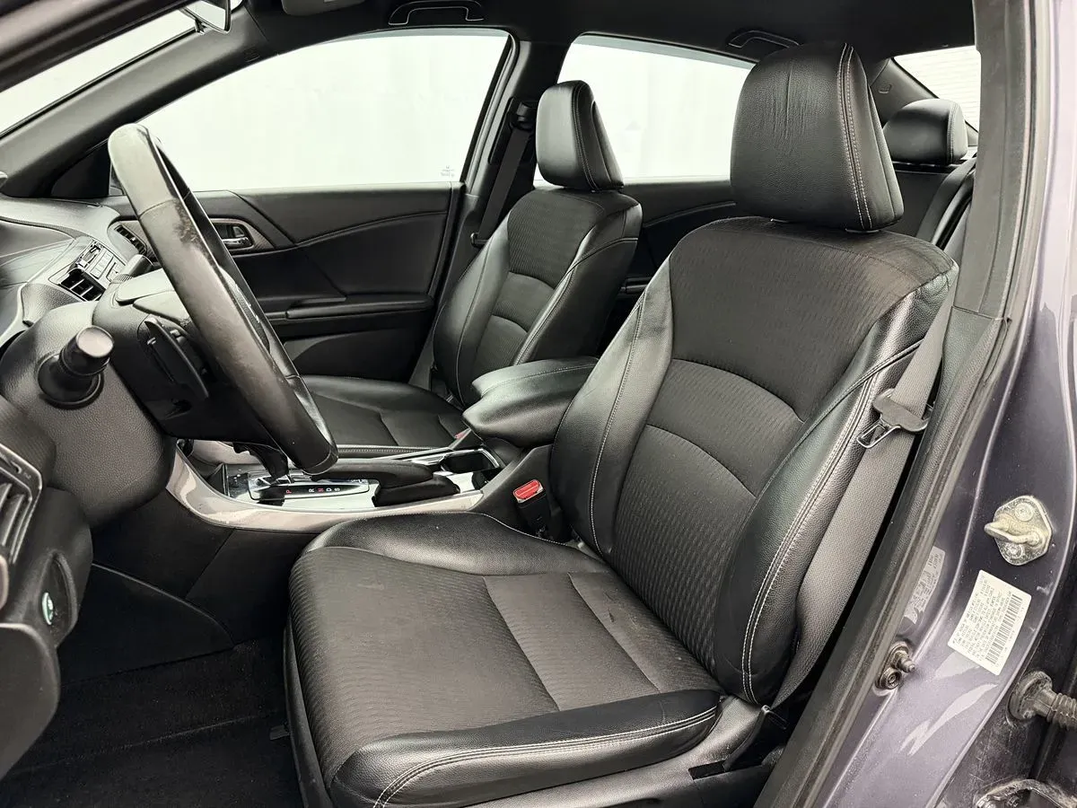 Honda Accord photo 9