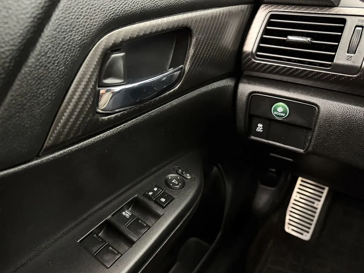 Honda Accord photo 12