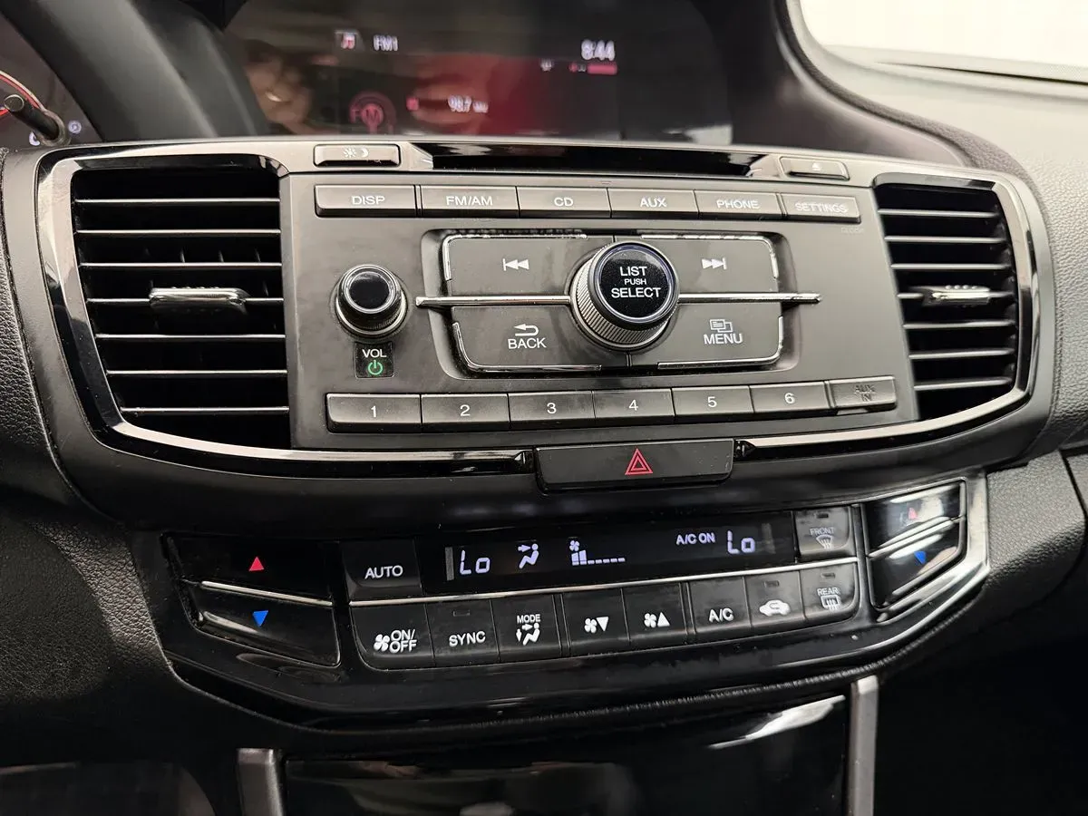 Honda Accord photo 17