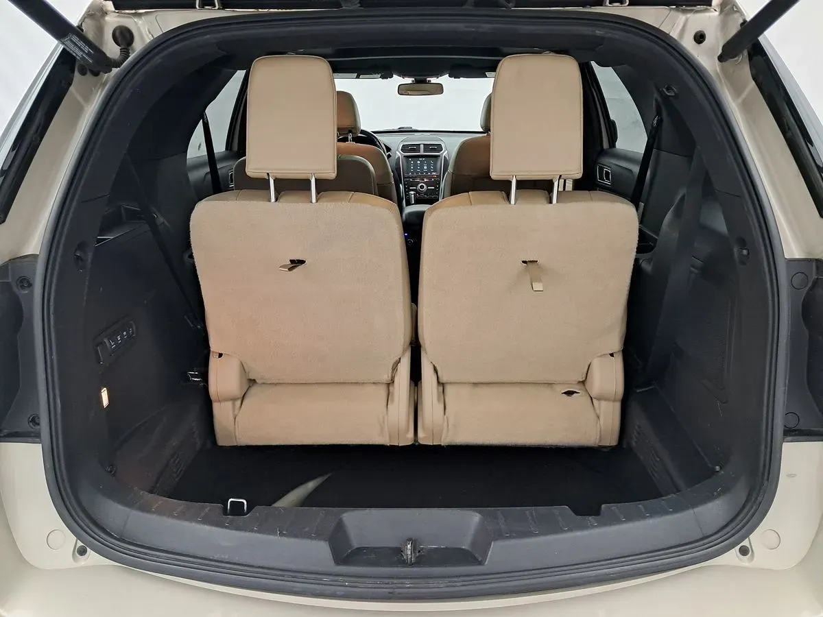 Ford Explorer photo 28