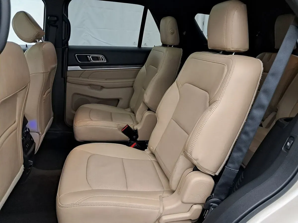 Ford Explorer photo 21