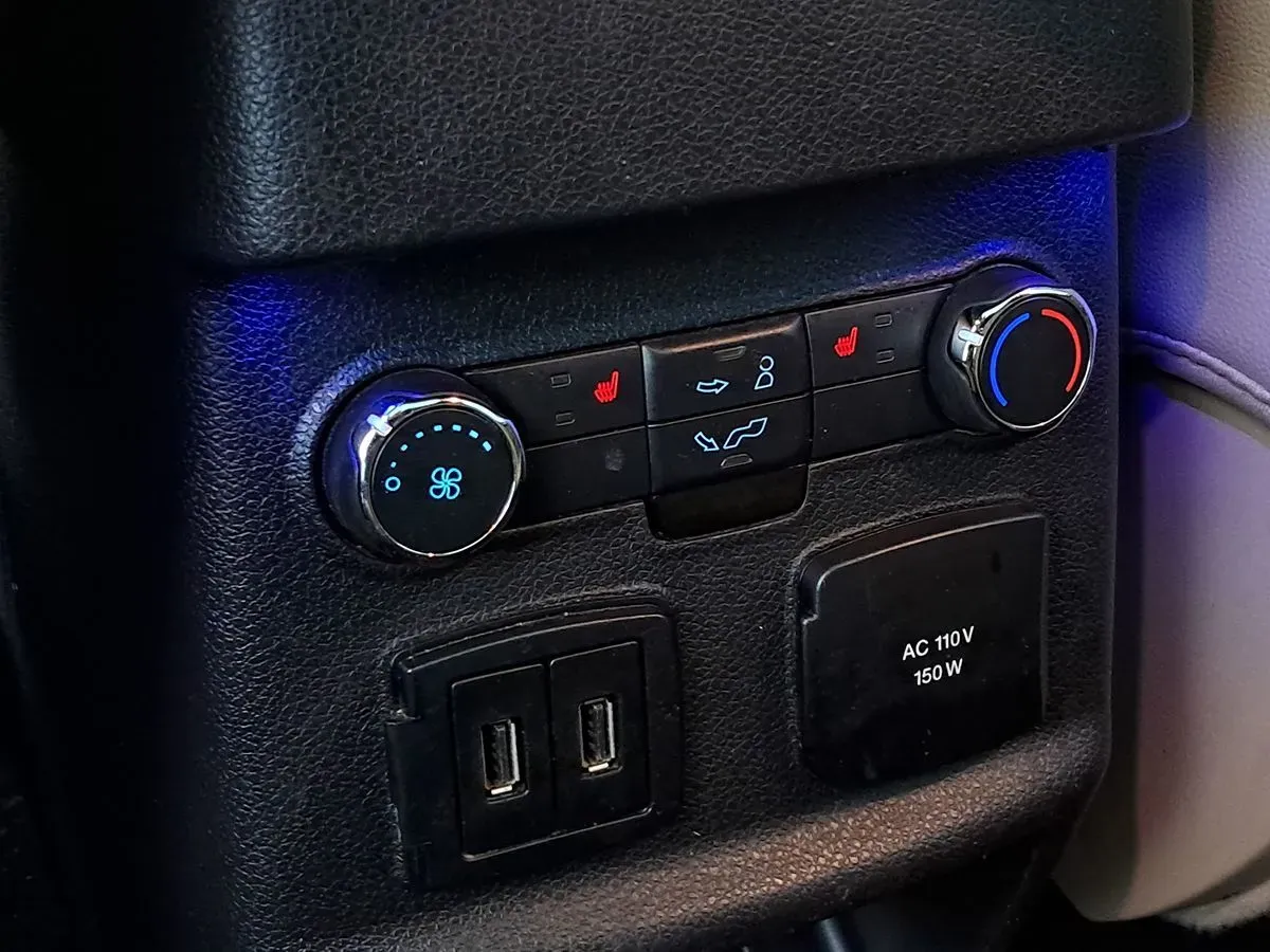 Ford Explorer photo 22