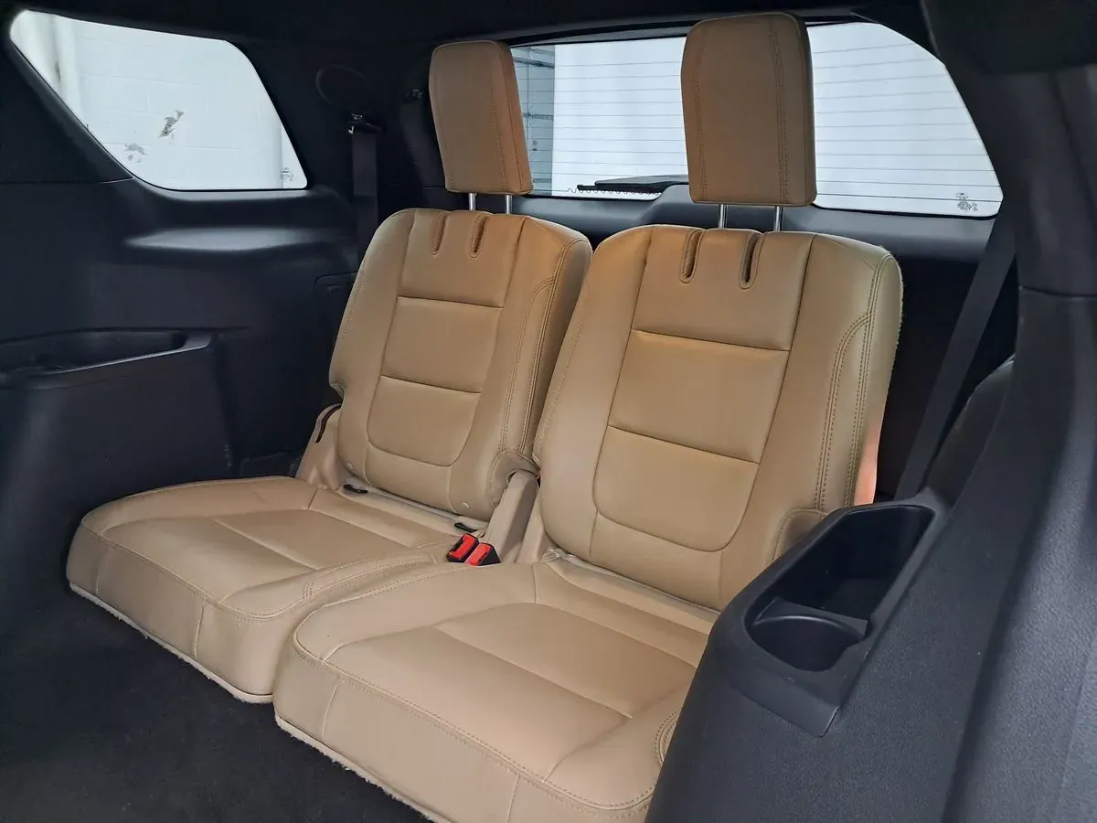 Ford Explorer photo 23
