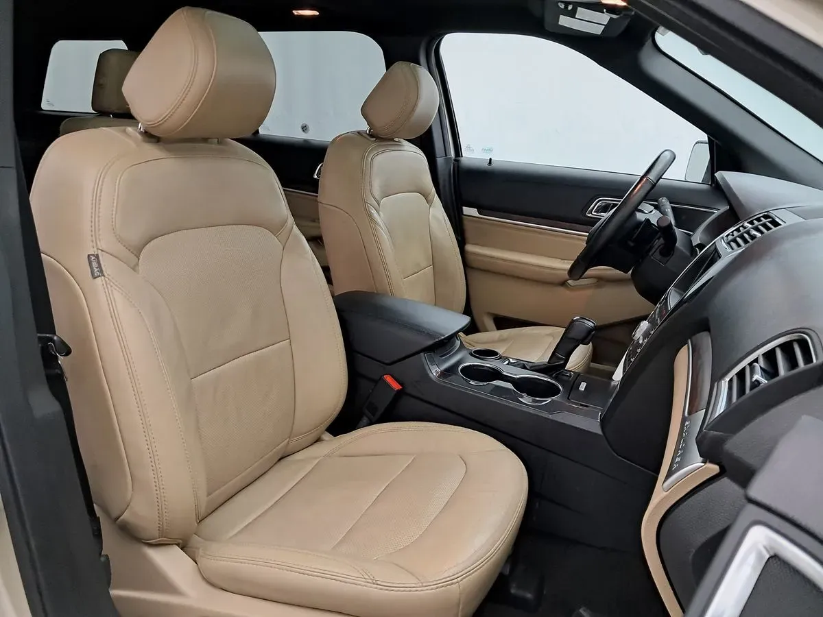 Ford Explorer photo 27