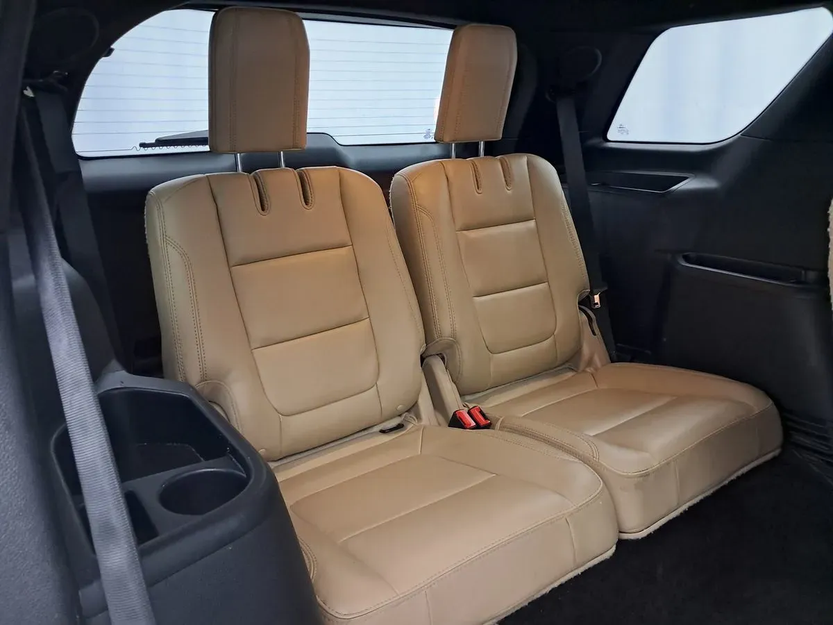 Ford Explorer photo 25