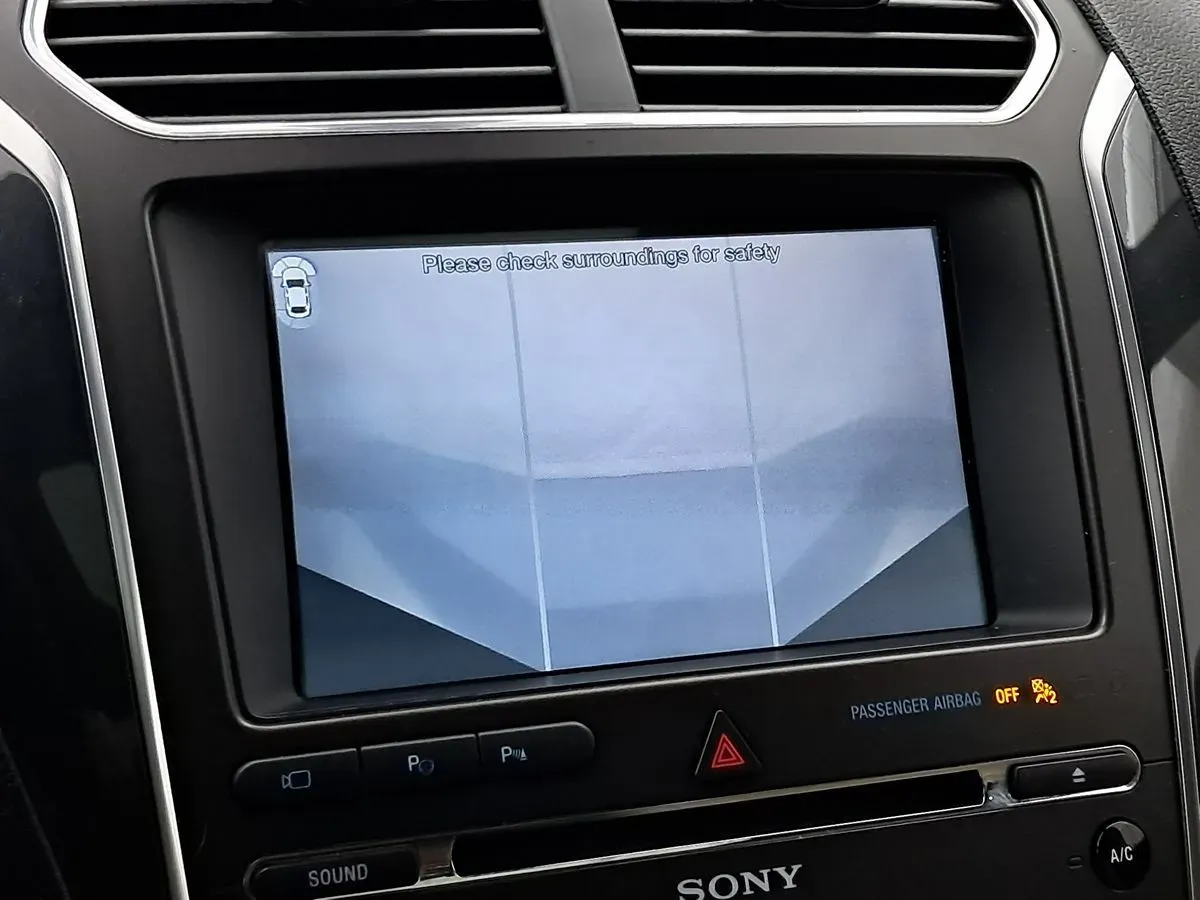 Ford Explorer photo 18
