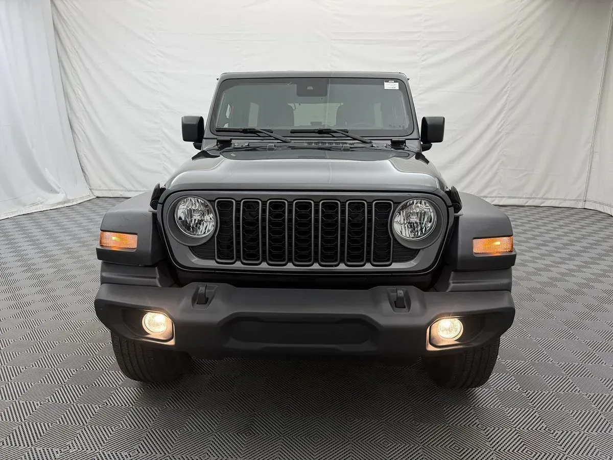Jeep Wrangler photo 2