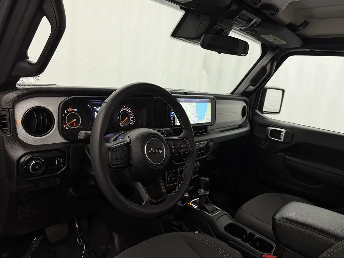 Jeep Wrangler photo 9