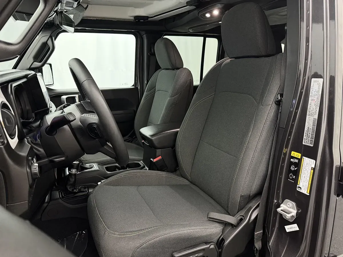 Jeep Wrangler photo 10