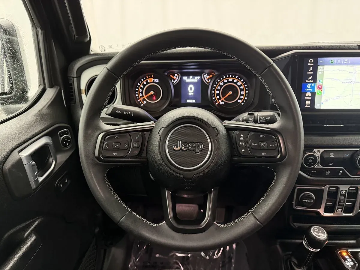 Jeep Wrangler photo 11