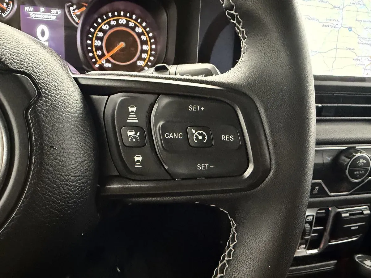 Jeep Wrangler photo 12