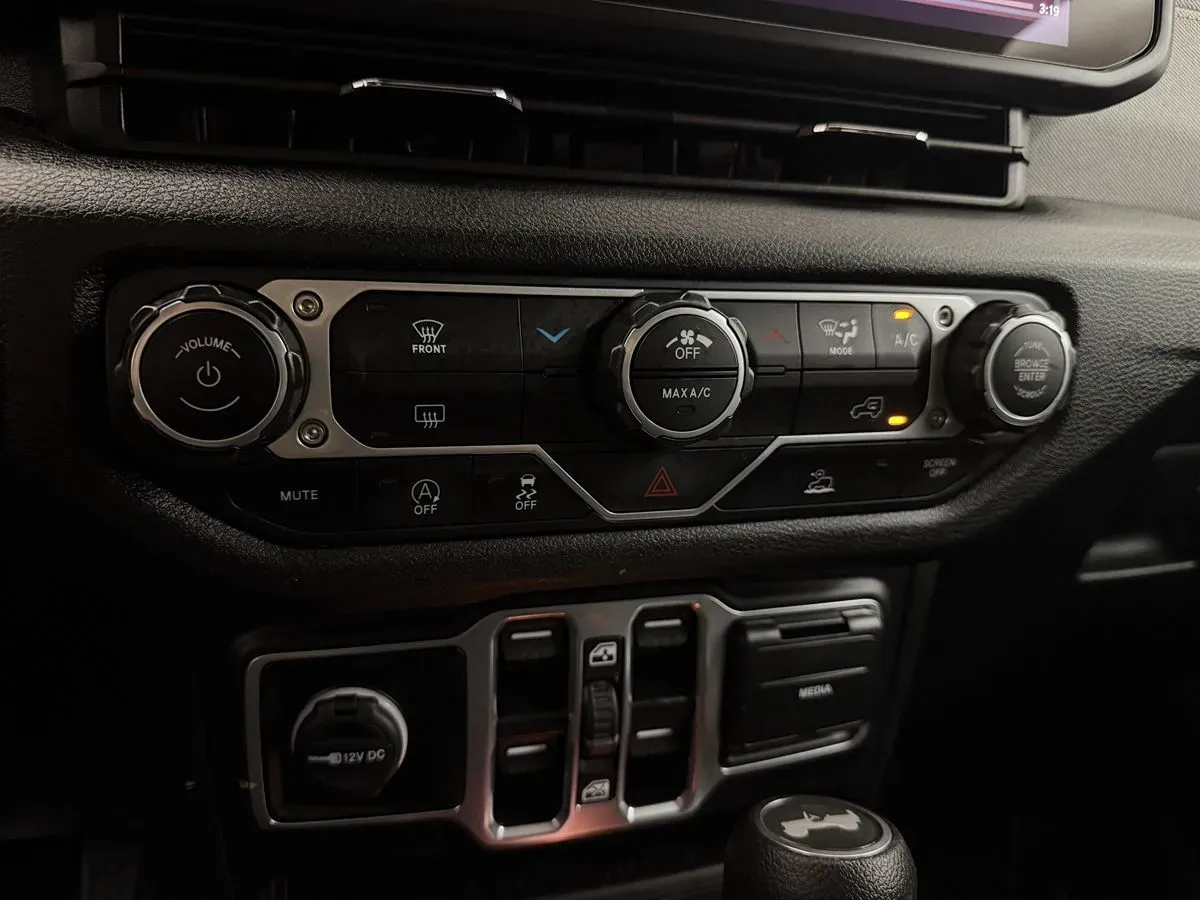 Jeep Wrangler photo 26
