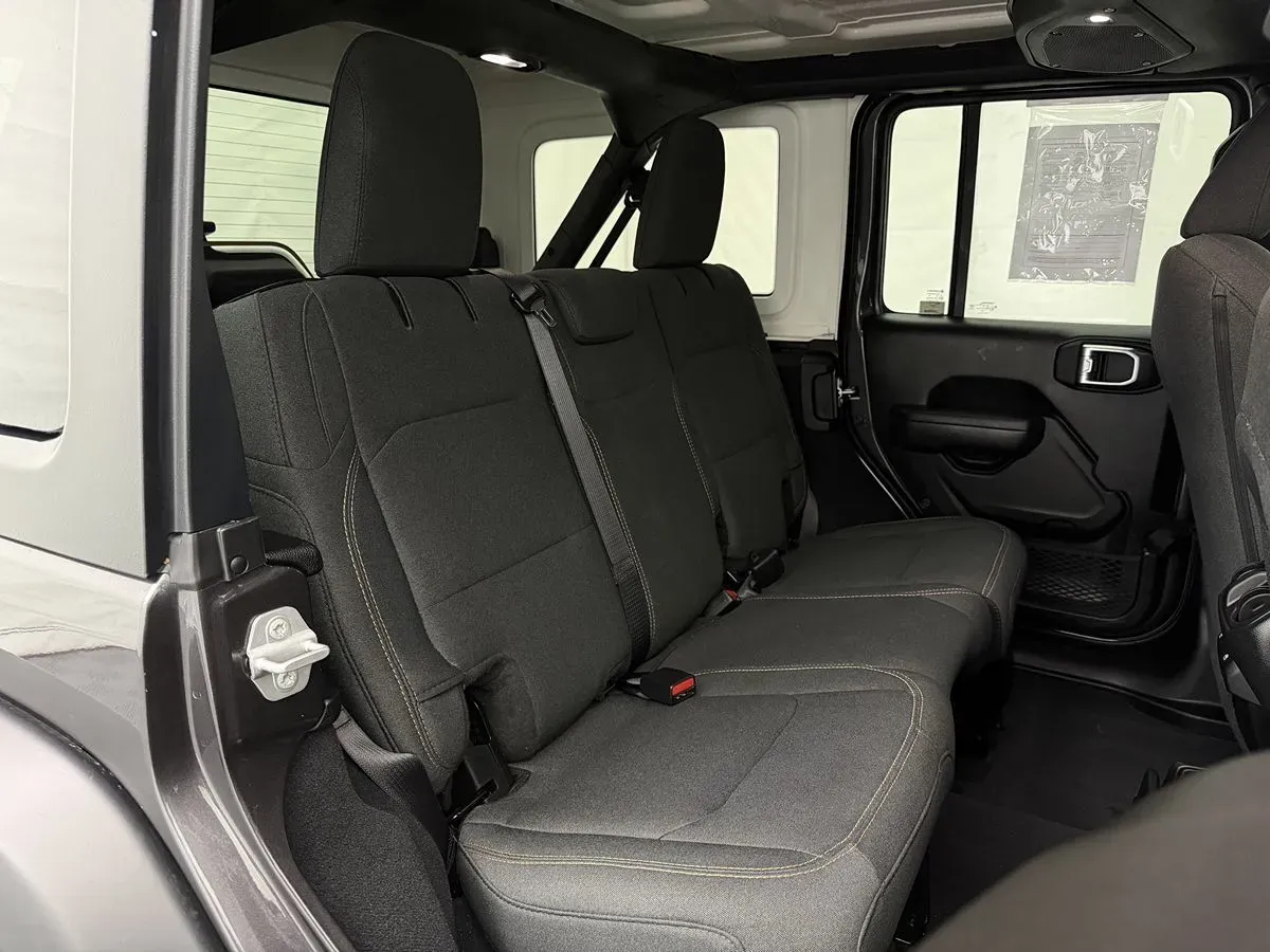 Jeep Wrangler photo 30