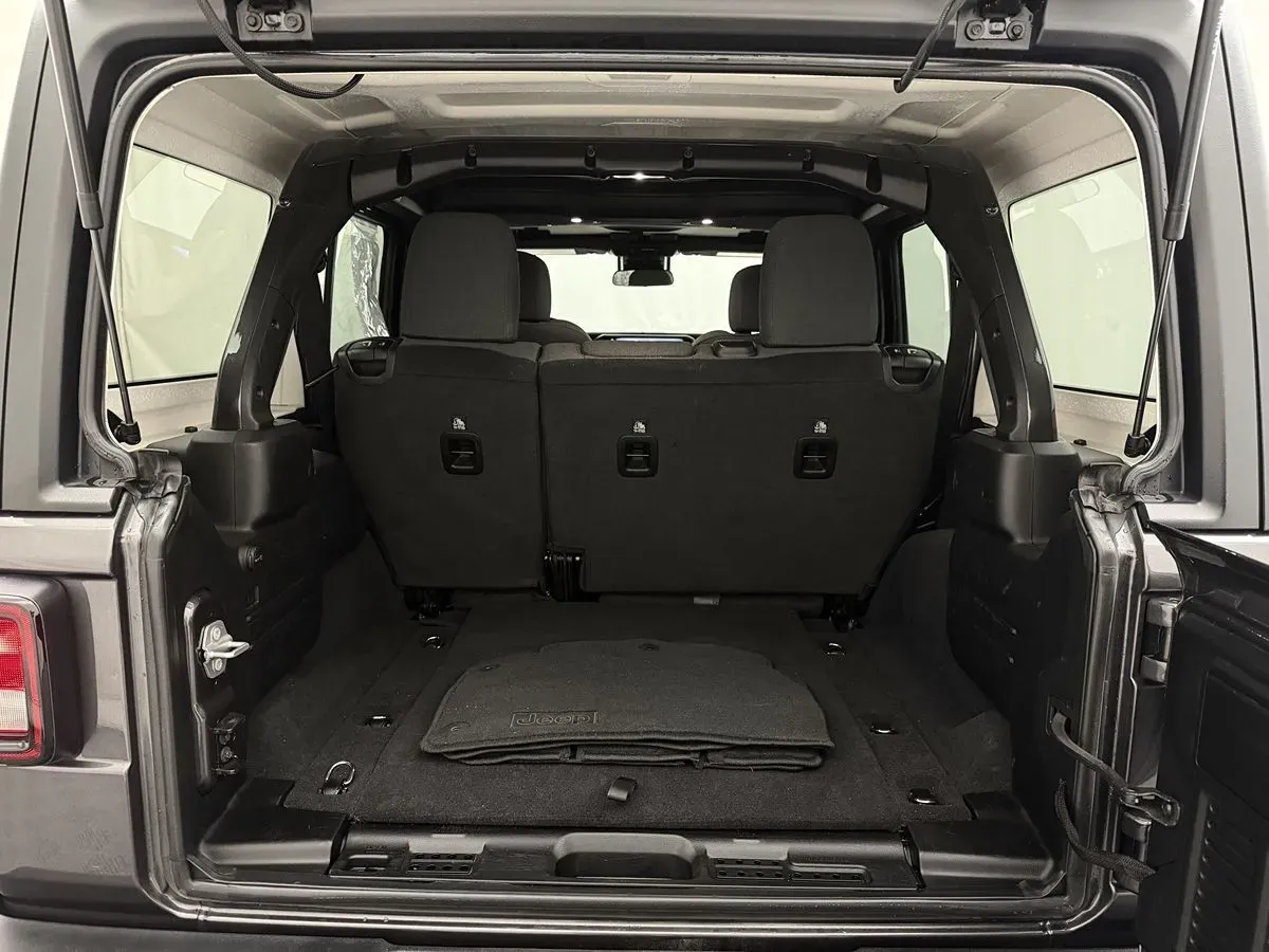 Jeep Wrangler photo 32