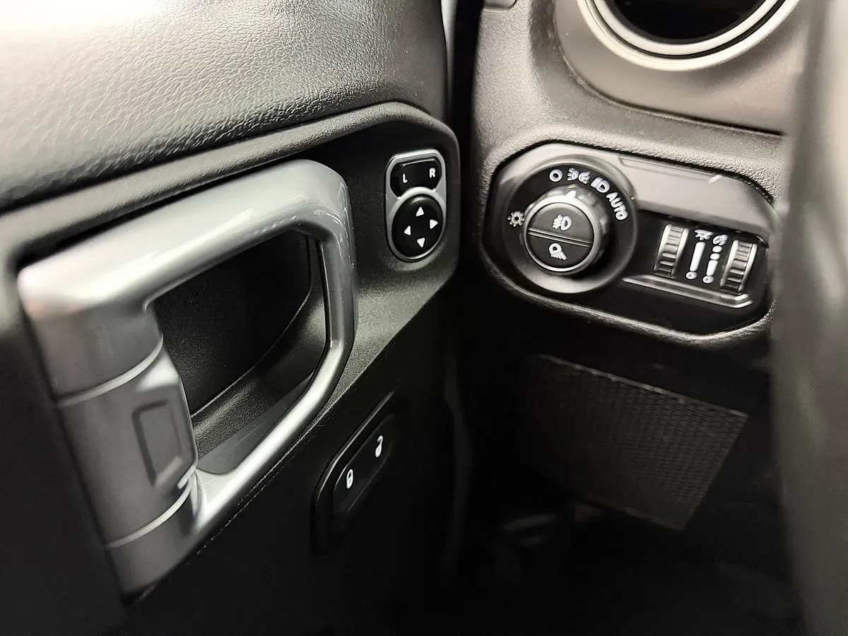 Jeep Gladiator photo 14