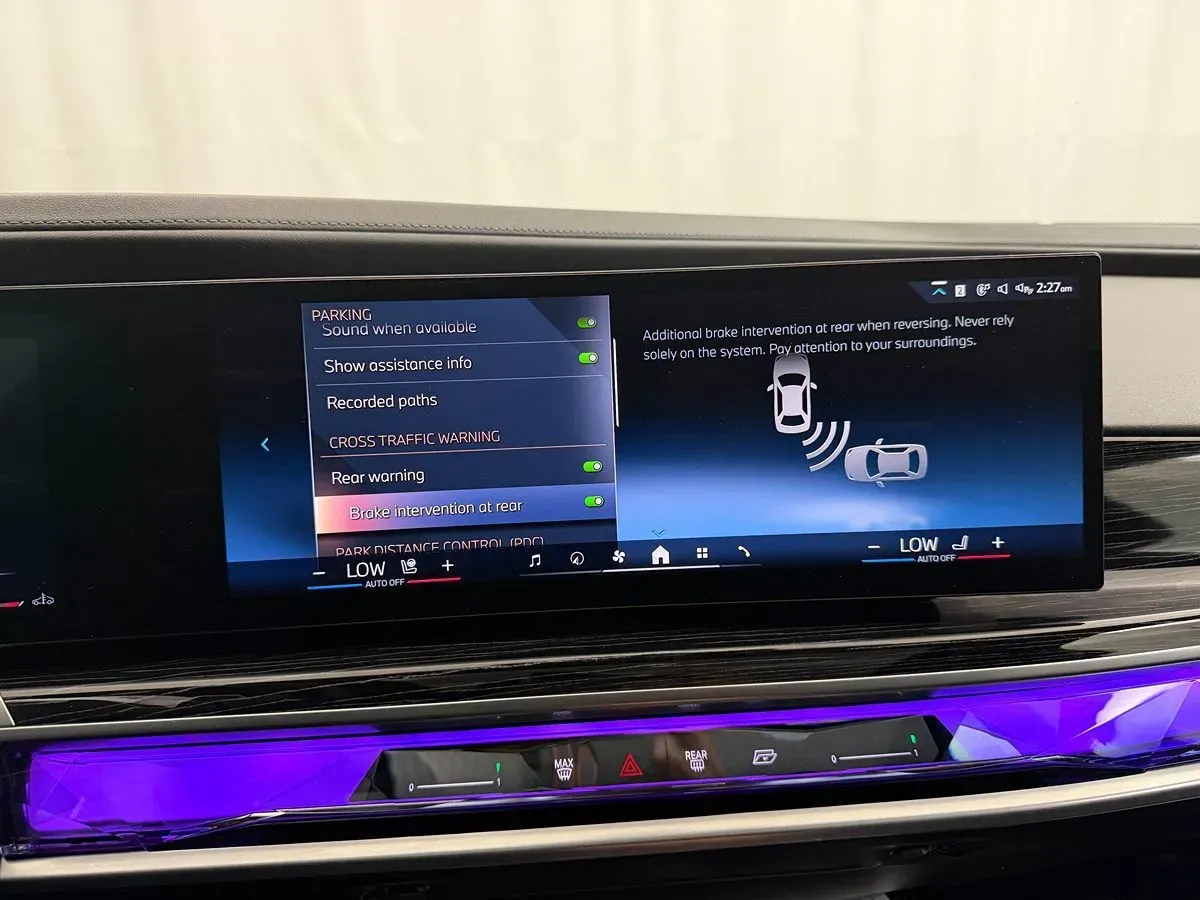 BMW 7 Series photo 35