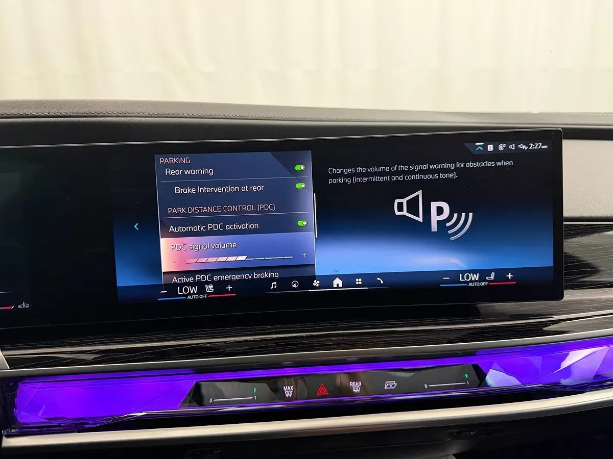 BMW 7 Series photo 37