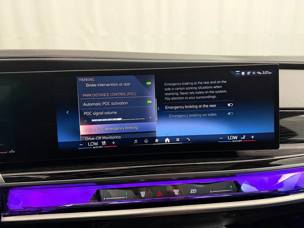 BMW 7 Series photo 38