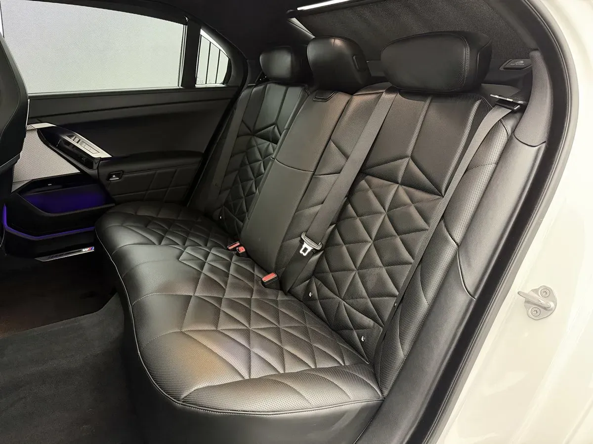 BMW 7 Series photo 69