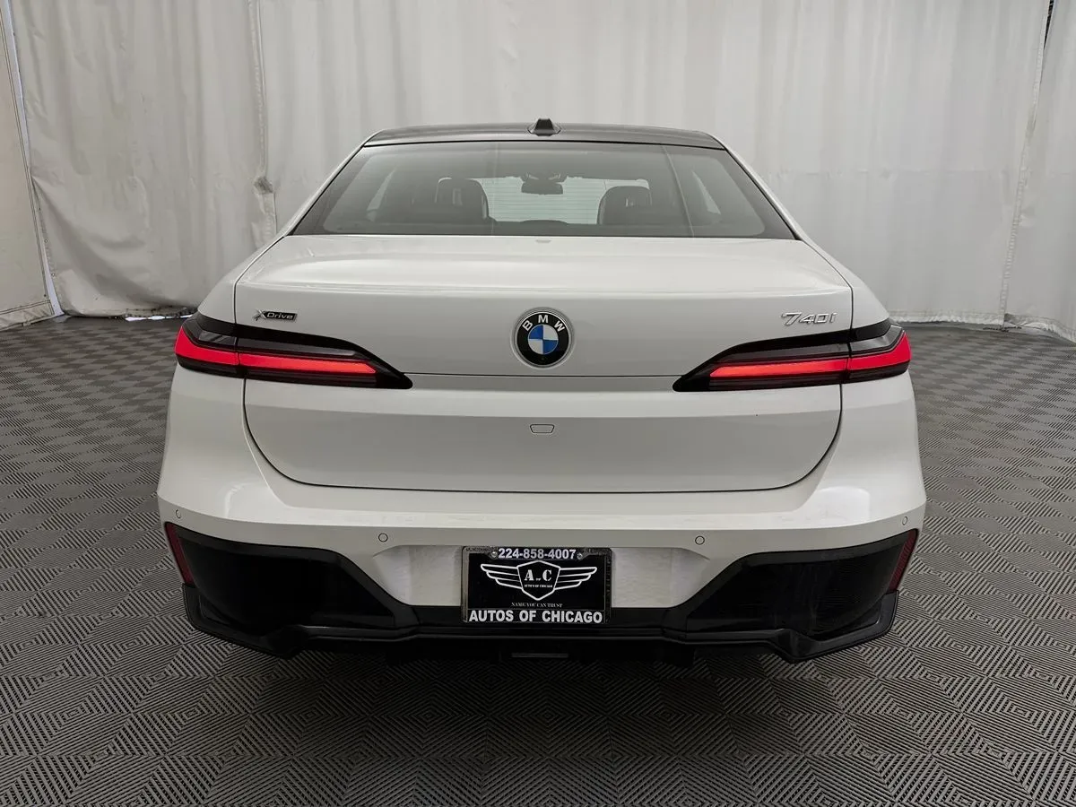 BMW 7 Series photo 10