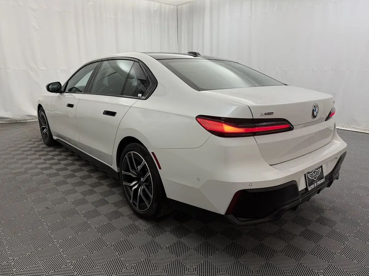 BMW 7 Series photo 11