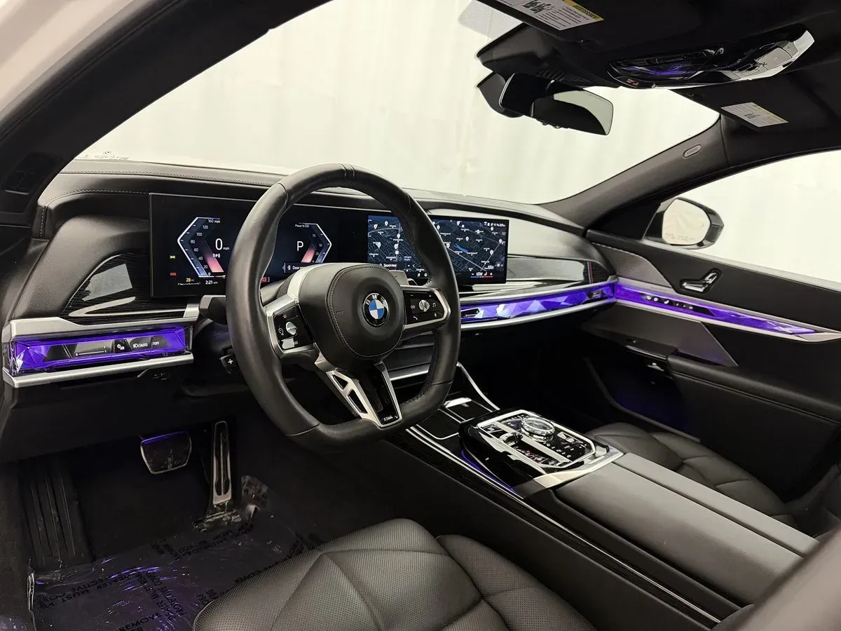 BMW 7 Series photo 12