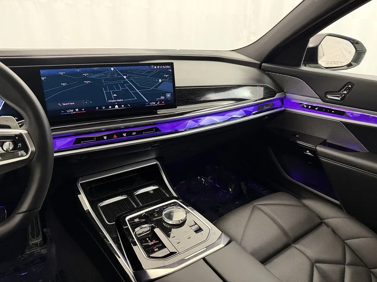 BMW 7 Series photo 23