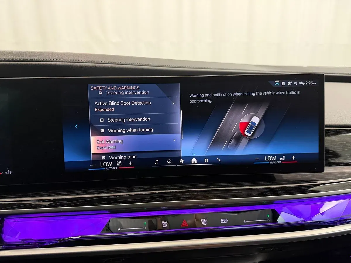 BMW 7 Series photo 30