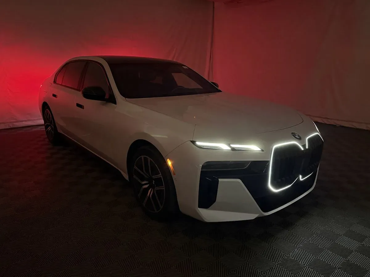 BMW 7 Series photo 8