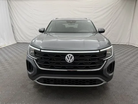Photos of 2025 Volkswagen Atlas Cross Sport 2.0T SE w/Technology for sale in Arlington Heights, IL at Autos of Chicago