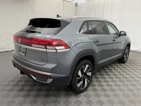 More photos of 2025 Volkswagen Atlas Cross Sport 2.0T SE w/Technology at Autos of Chicago, IL
