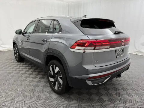 More photos of 2025 Volkswagen Atlas Cross Sport 2.0T SE w/Technology at Autos of Chicago, IL