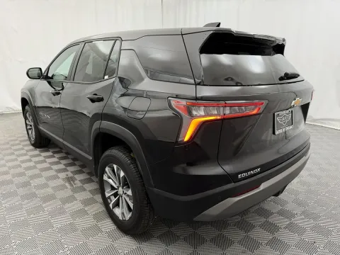 More photos of 2025 Chevrolet Equinox FWD LT at Autos of Chicago, IL