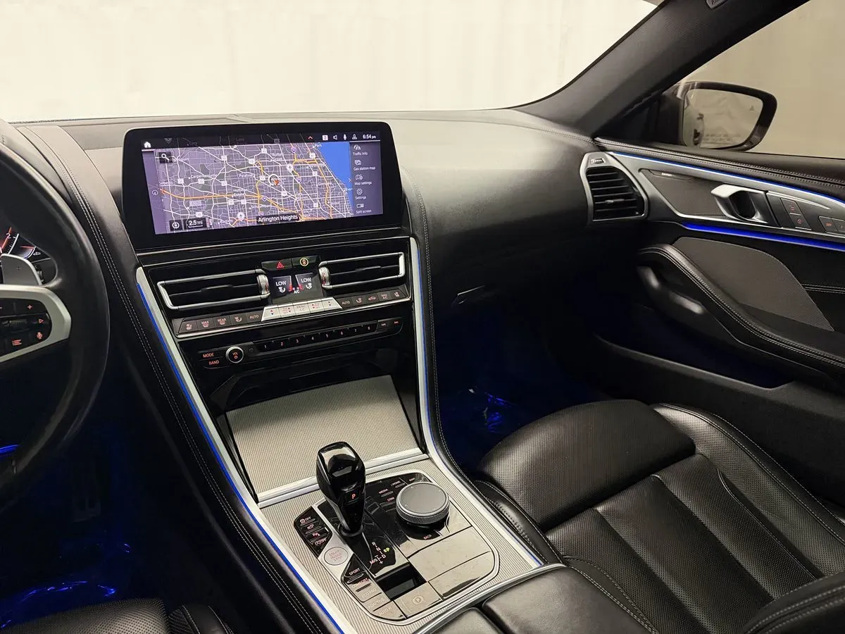 BMW 8 Series photo 21