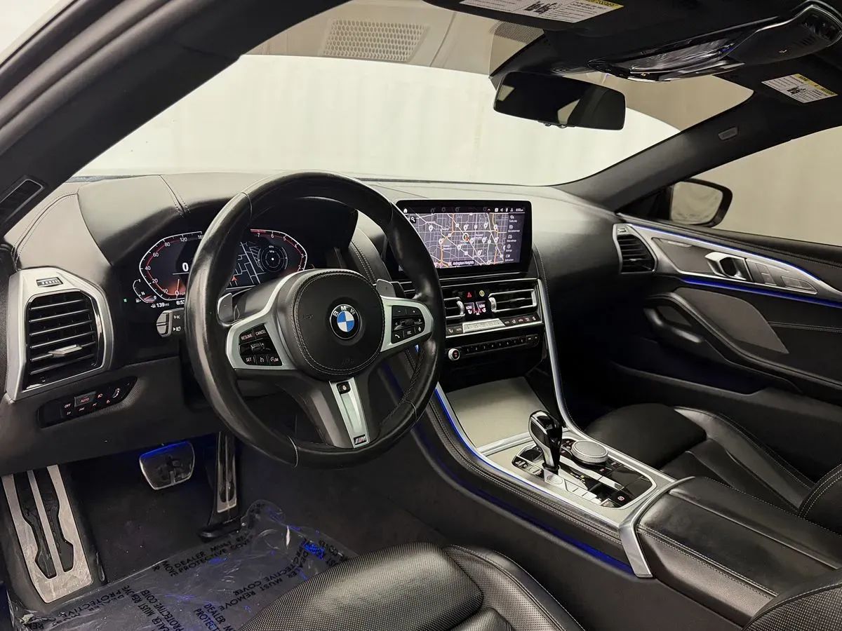BMW 8 Series photo 8