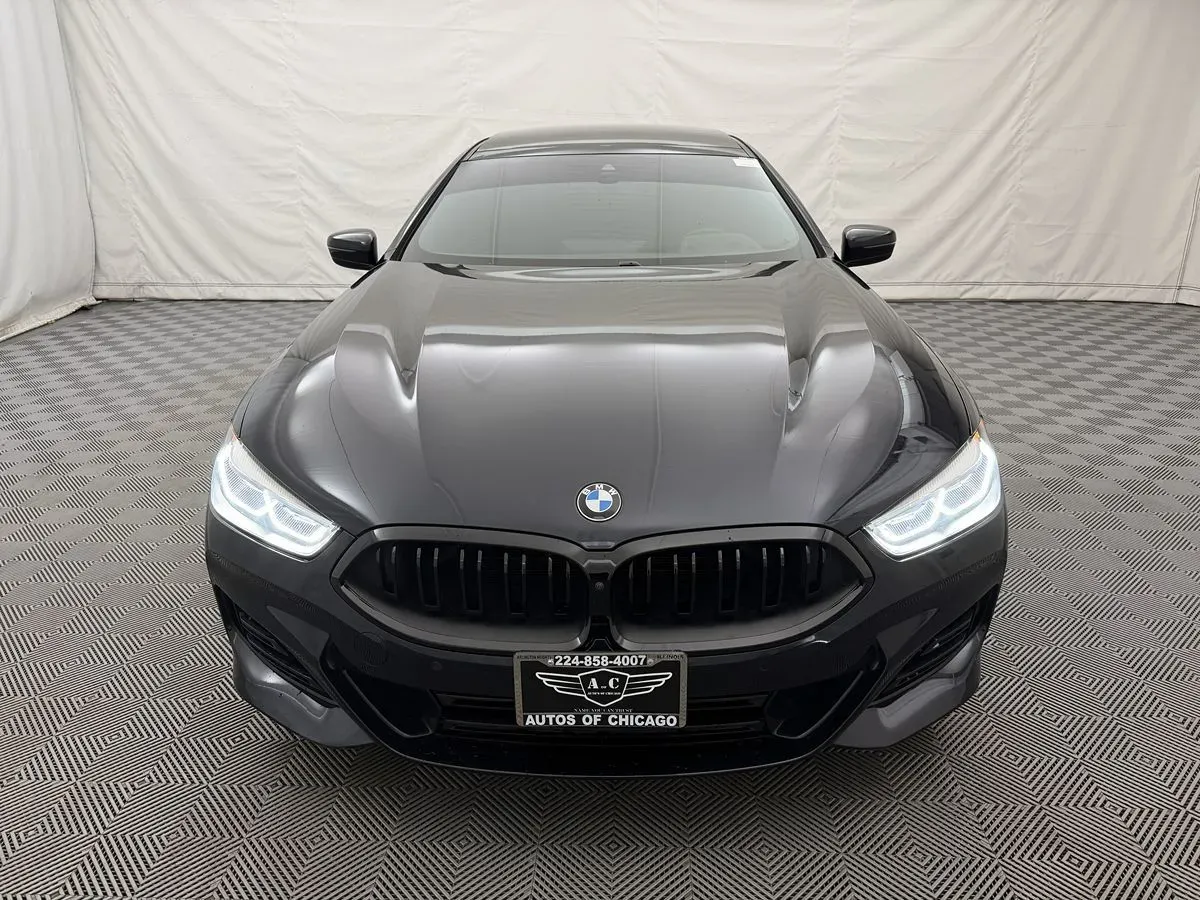 BMW 8 Series photo 3