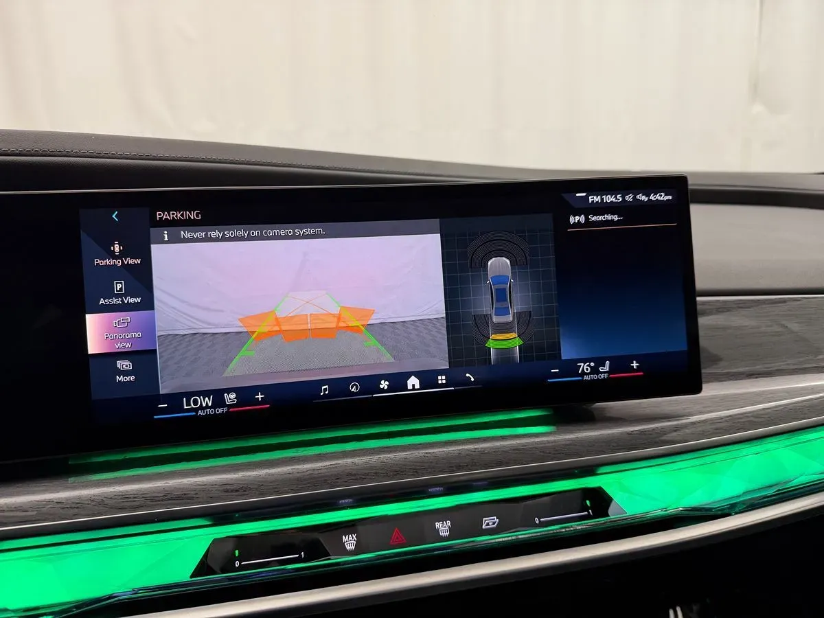BMW 7 Series photo 35
