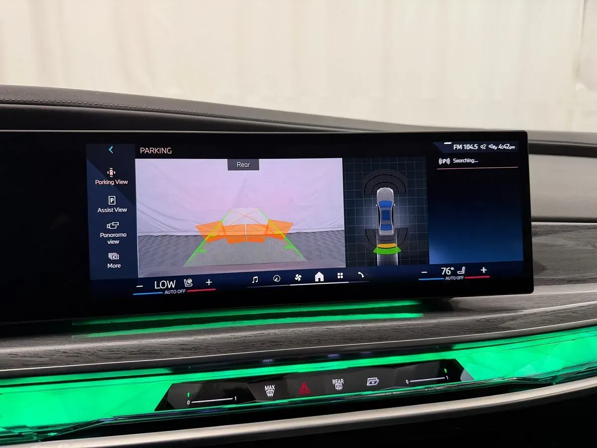 BMW 7 Series photo 37