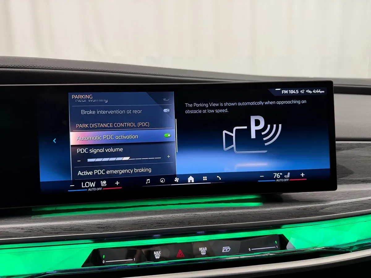 BMW 7 Series photo 28
