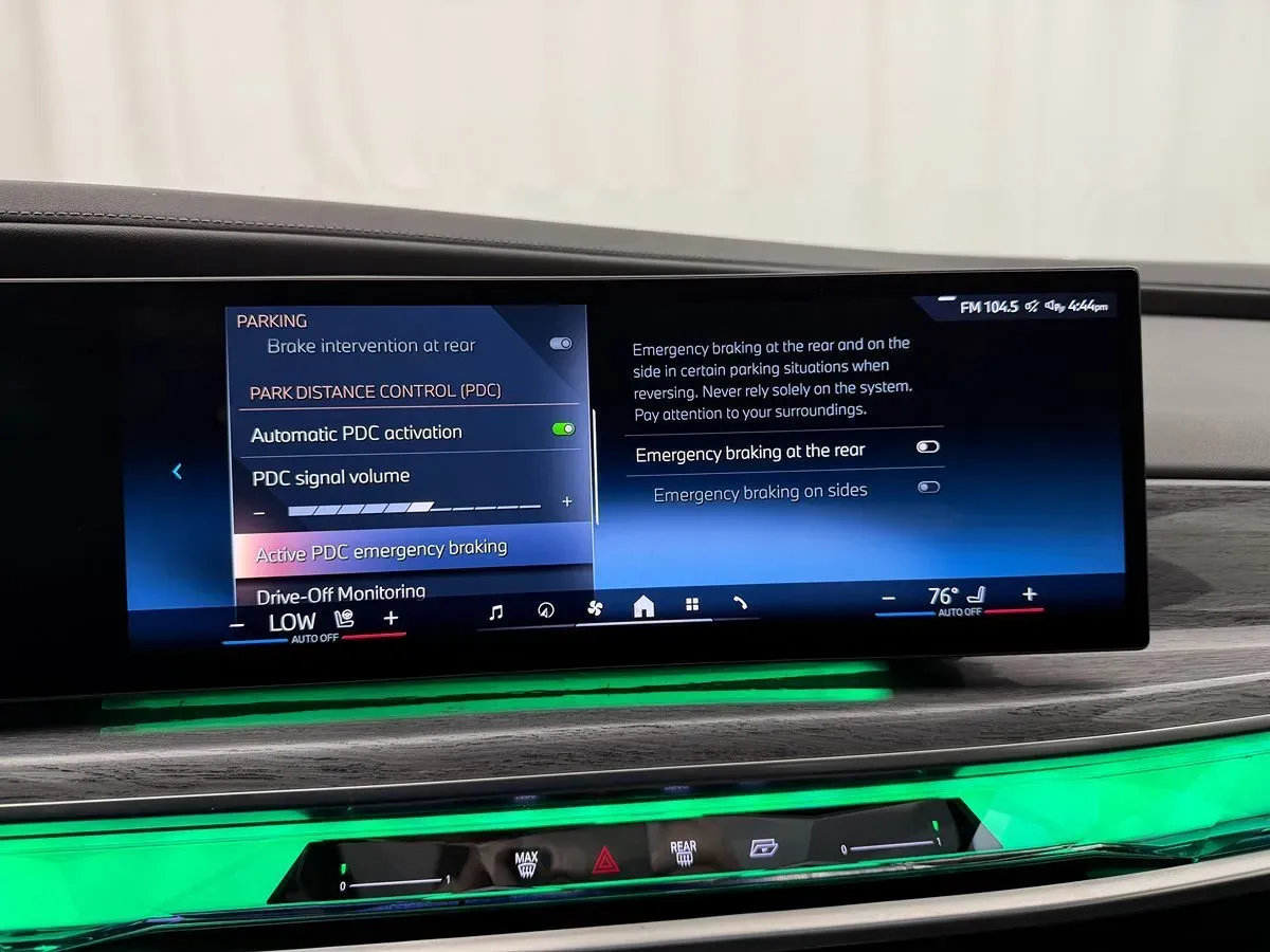 BMW 7 Series photo 29