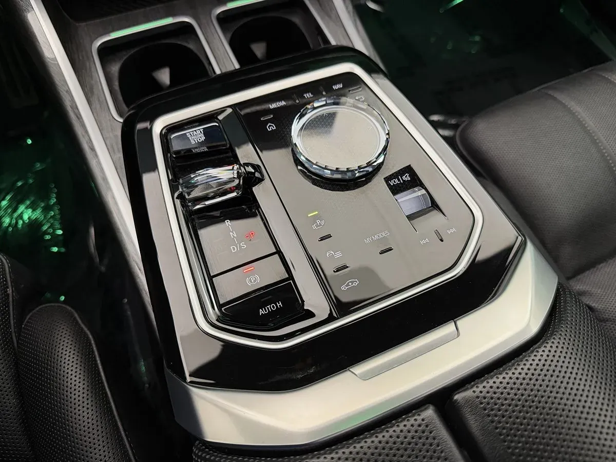 BMW 7 Series photo 43