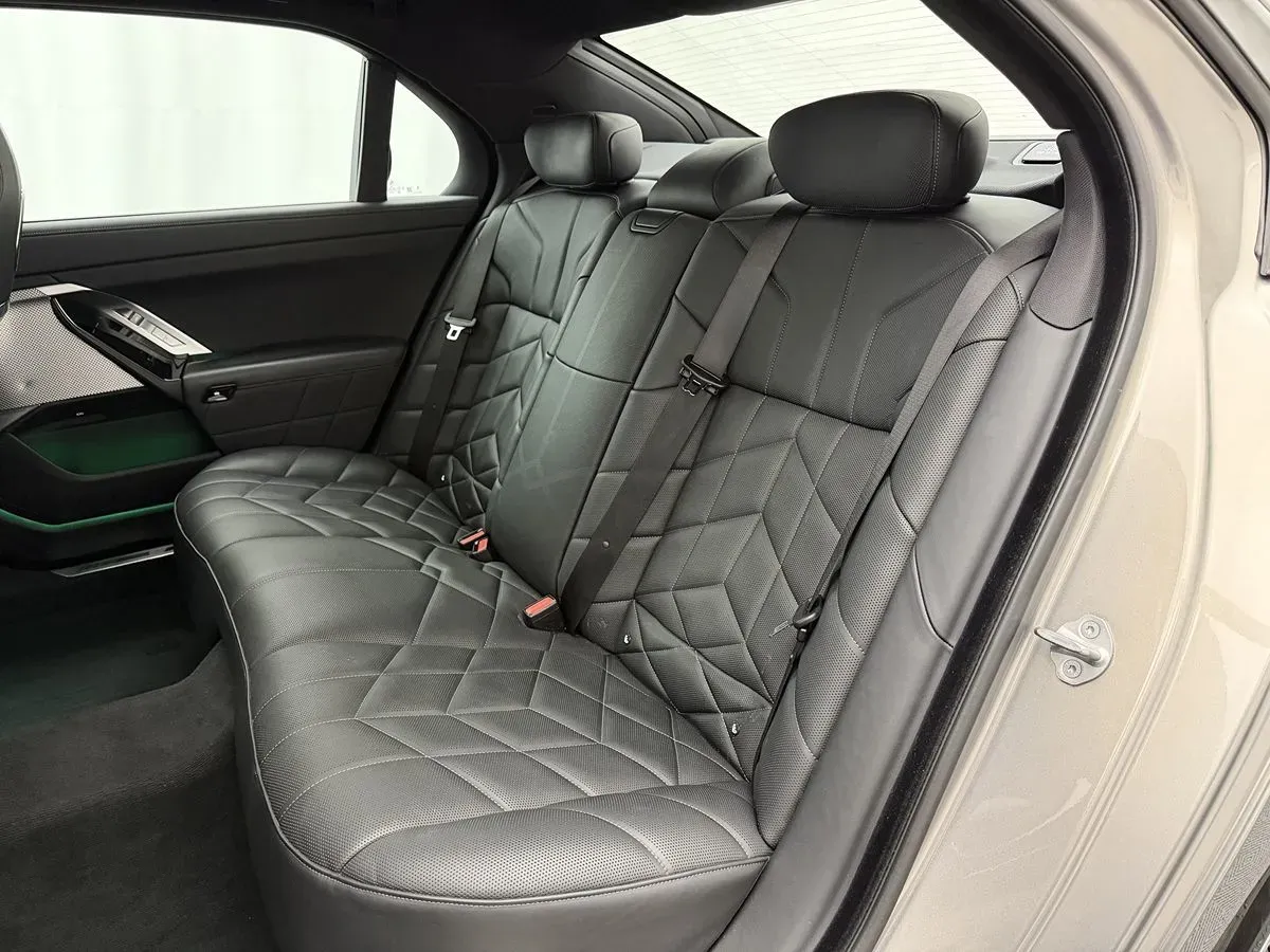 BMW 7 Series photo 44