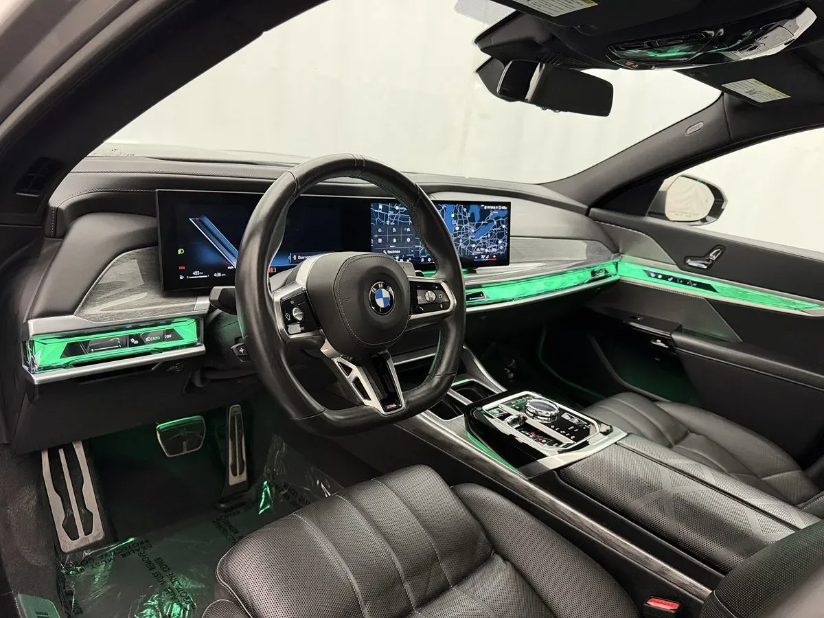 BMW 7 Series photo 7