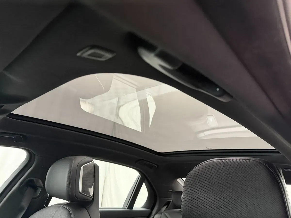 BMW 7 Series photo 8