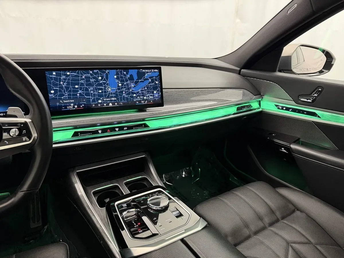 BMW 7 Series photo 18