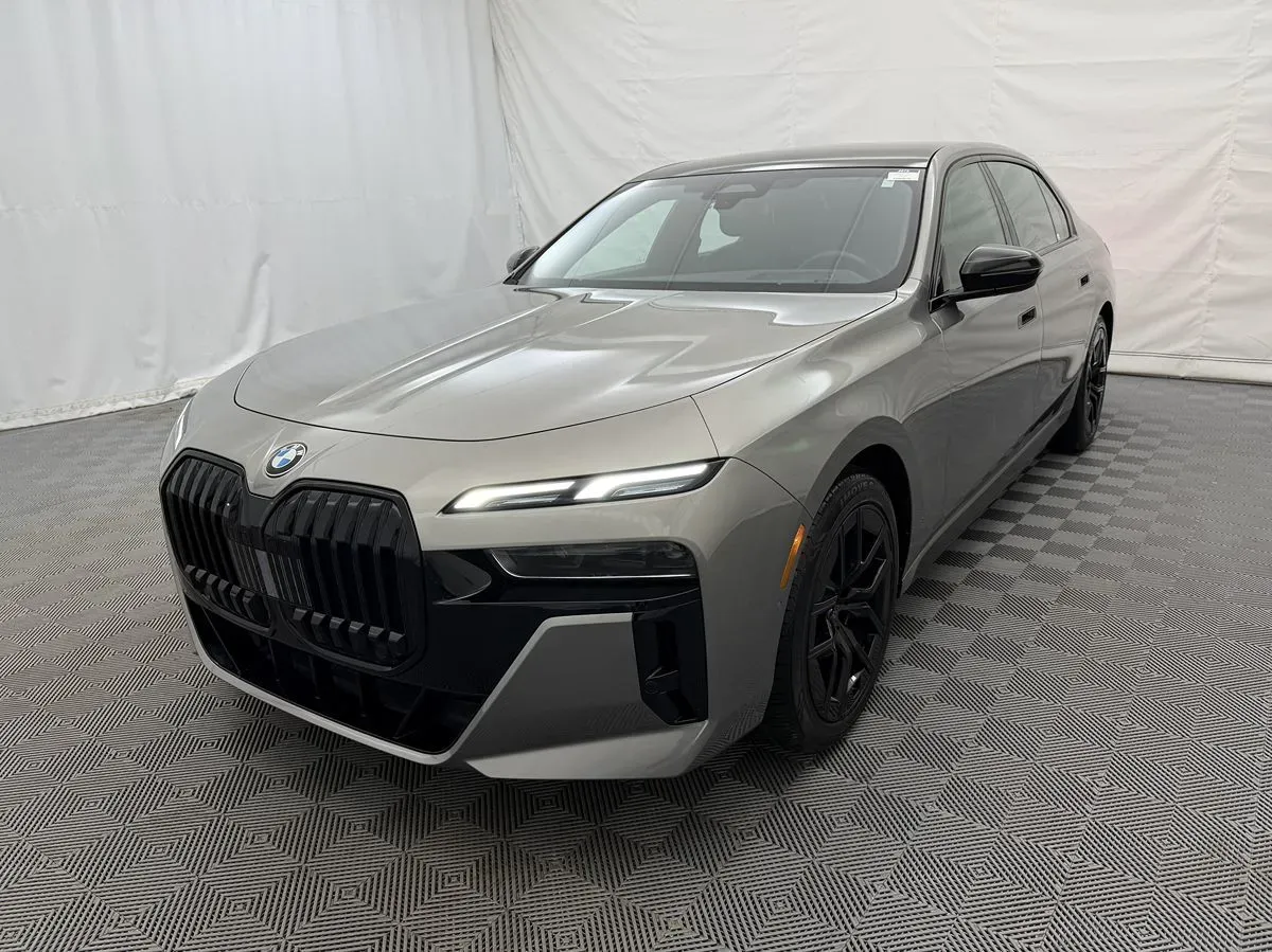 BMW 7 Series photo 2